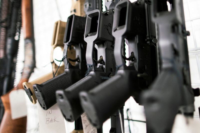 &copy; Reuters. FILE PHOTO: Guns are displayed at Shore Shot Pistol Range gun shop in Lakewood Township, New Jersey, U.S. March 19, 2020. REUTERS/Eduardo Munoz