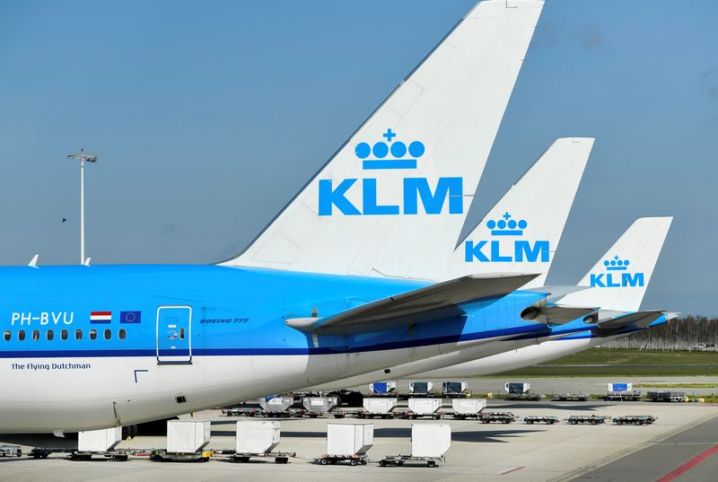 &copy; Reuters. FILE PHOTO: KLM airplanes are seen parked at Schiphol Airport in Amsterdam, Netherlands April 2, 2020. REUTERS/Piroschka van de Wouw/File Photo