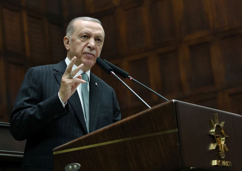 &copy; Reuters. الرئيس التركي رجب طيب أردوغان يتحدث أمام البرلمان في أنقرة يوم أول مارس اذار 2023. صورة من المكتب الإعلامي للرئاسة الأوكرانية محظور إعادة بيع
