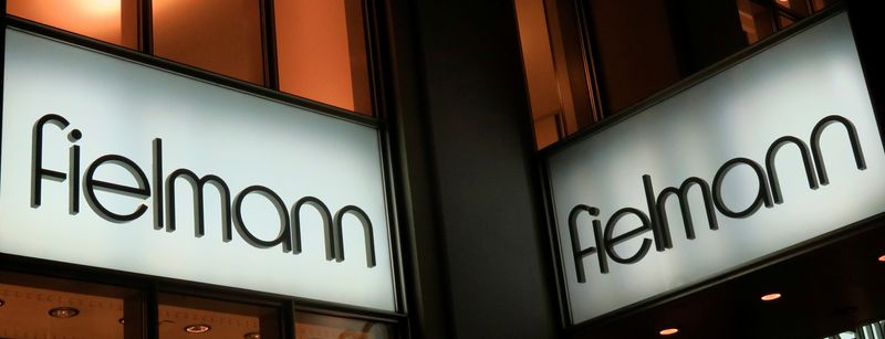 &copy; Reuters. FILE PHOTO: A logo of German optician AG Fielmann is pictured at a branch office in Vienna, Austria, December 27, 2016.    REUTERS/Leonhard Foeger