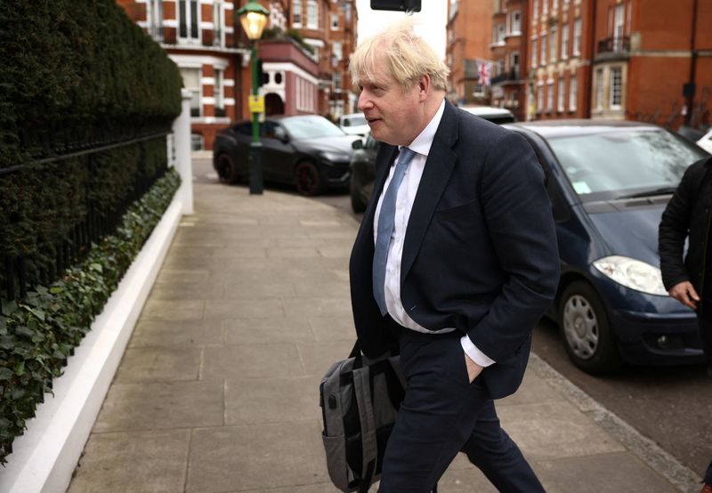 © Reuters. Former British Prime Minister Boris Johnson arrives at a residence in London, Britain, March 3, 2023. REUTERS/Henry Nicholls