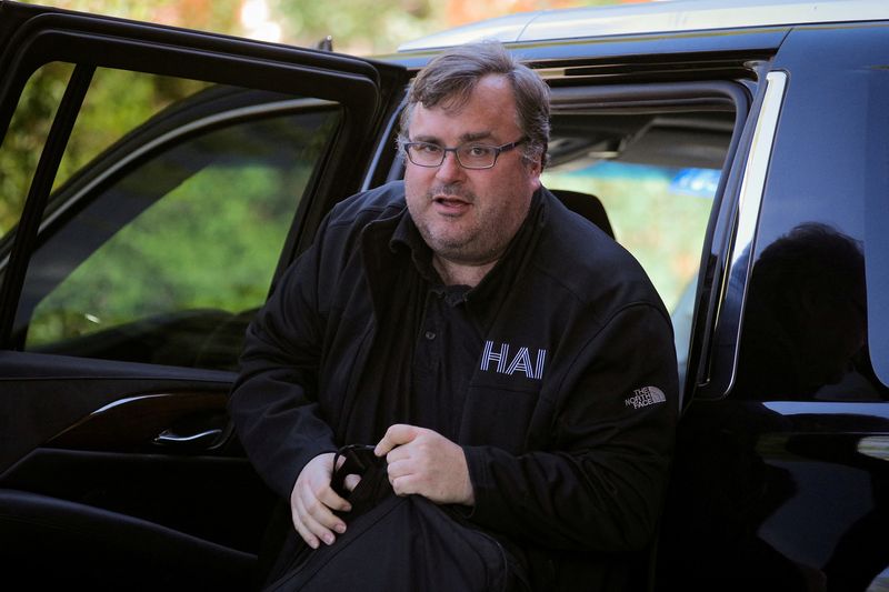 &copy; Reuters. FILE PHOTO: Reid Hoffman, co-founder of Linkedin and venture capitalist, arrives at the annual Allen and Co. Sun Valley media conference in Sun Valley, Idaho, U.S., July 9, 2019. REUTERS/Brendan McDermid/File Photo