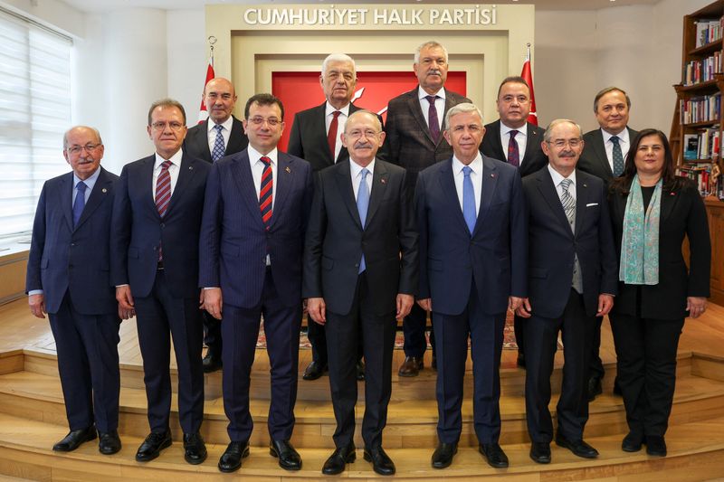 © Reuters. Turkey's main opposition Republican People's Party (CHP) leader Kemal Kilicdaroglu poses with mayors from his party during a meeting in Ankara, Turkey March 4, 2023. Alp Eren Kaya/Republican People's Party/Handout via REUTERS