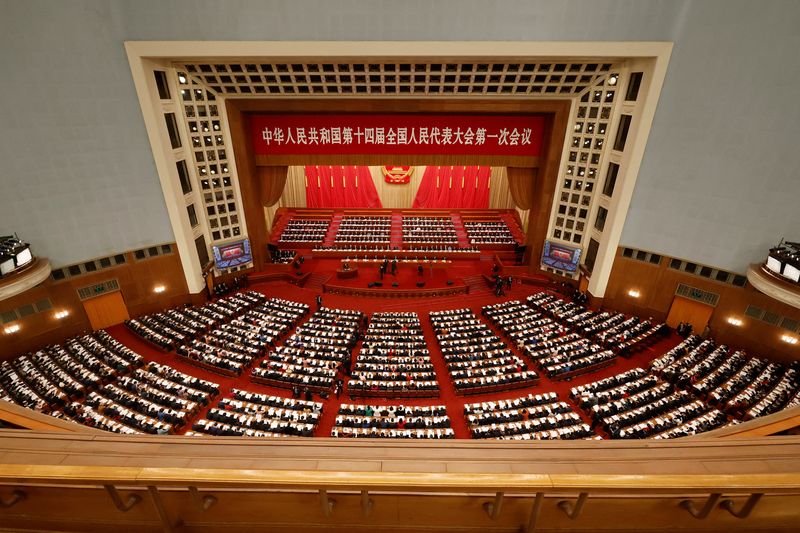 &copy; Reuters. Chinese officials and delegates attend the opening session of the National People's Congress (NPC) at the Great Hall of the People in Beijing, China March 5, 2023. REUTERS/Thomas Peter