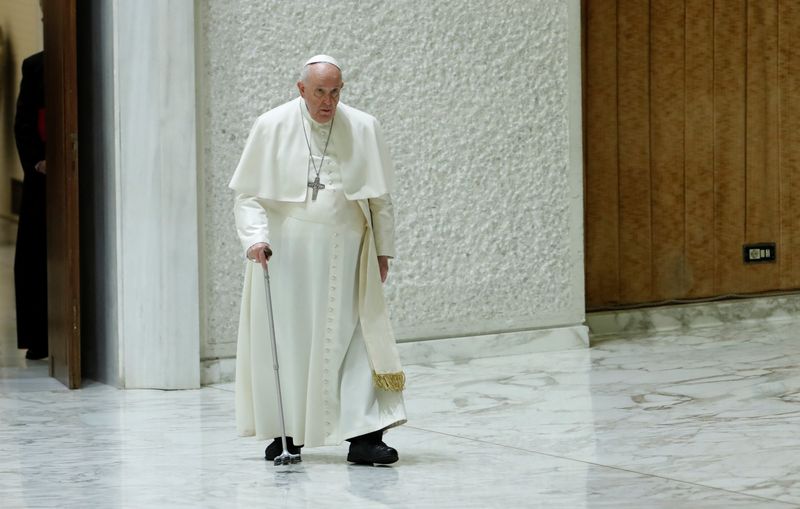 &copy; Reuters. FOTO DE ARCHIVO: El Papa Francisco se reúne con miembros de universidades e instituciones pontificias romanas en el Aula Pablo VI del Vaticano. 25 de febrero de 2023. REUTERS/Remo Casilli