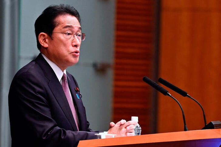 &copy; Reuters. 　岸田文雄首相は６日の参院予算委員会で、日韓関係について「歴史認識に関する歴代内閣の立場を全体として引き継いでいるし、今後も引き継いでいく考えだ」と述べた。写真は都内で２