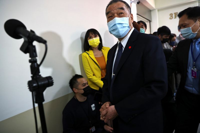 &copy; Reuters. FOTO ARCHIVO: El ministro de Defensa de Taiwán, Chiu Kuo-cheng, llega al Parlamento, en medio de la invasión rusa de Ucrania, en Taipéi, Taiwán, el 10 de marzo de 2022. REUTERS/Ann Wang