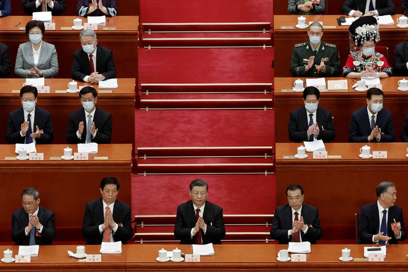 &copy; Reuters. El presidente chino Xi Jinping, el primer ministro Li Keqiang, el presidente del Comité Permanente de la Asamblea Popular Nacional (APN) Li Zhanshu, el presidente de la Conferencia Consultiva Política del Pueblo Chino (CCPPC) Wang Yang y el miembro del 