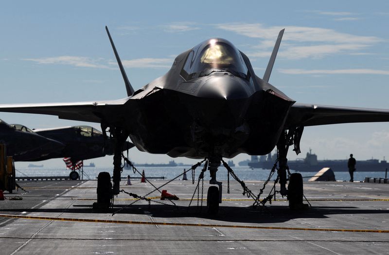 &copy; Reuters. FILE PHOTO: Lockheed Martin F-35 Lightning II aircrafts are seen on the flight deck of amphibious assault ship USS Tripoli (LHA-7) at Changi Naval Base in Singapore, Sept. 1, 2022. REUTERS/Edgar Su/File Photo