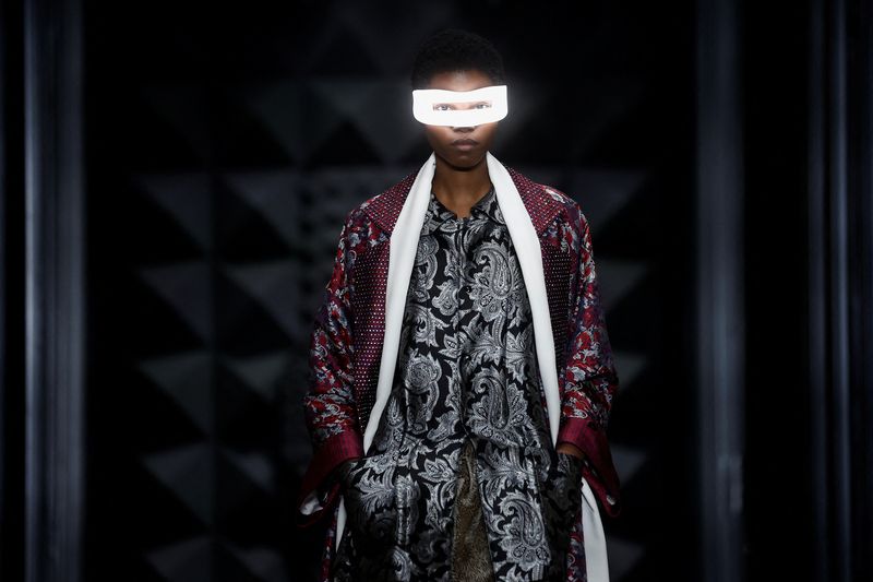 &copy; Reuters. Modelo desfila em apresentação da coleção outono-inverno da Louis Vuitton na Semana de Moda de Paris
06/03/2023
REUTERS/Benoit Tessier