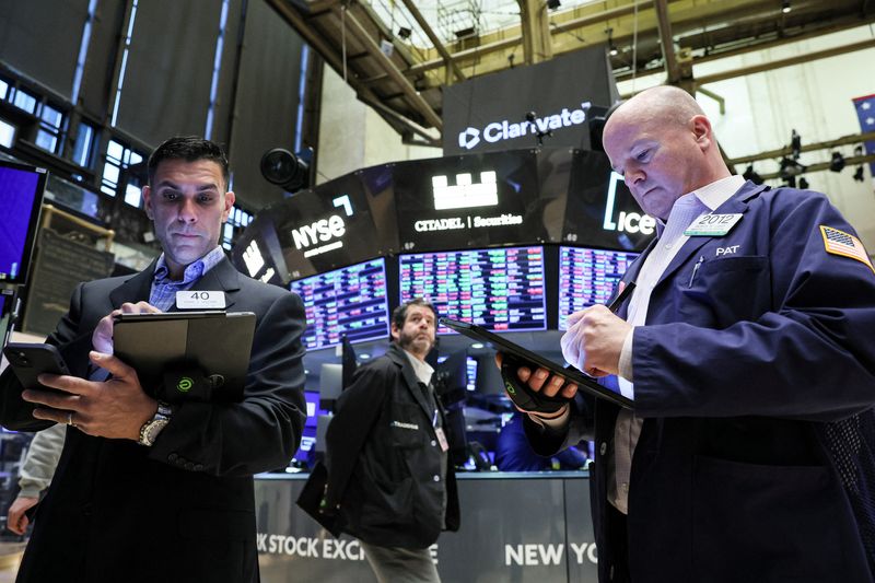 &copy; Reuters. Traders work on the floor of the New York Stock Exchange (NYSE) in New York City, U.S., March 6, 2023.  REUTERS/Brendan McDermid