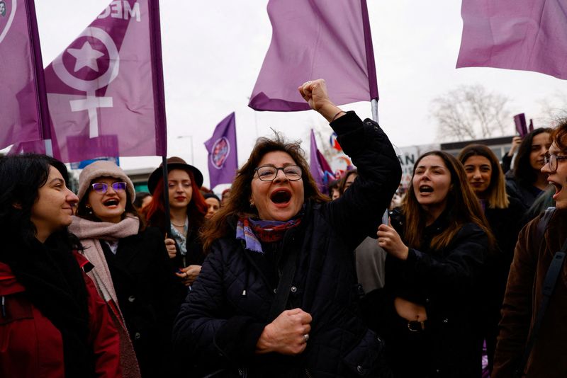 &copy; Reuters. FILE PHOTO: People take part in a demonstration ahead of the International Women's Day, in Istanbul, Turkey, March 5, 2023. REUTERS/Kemal Aslan