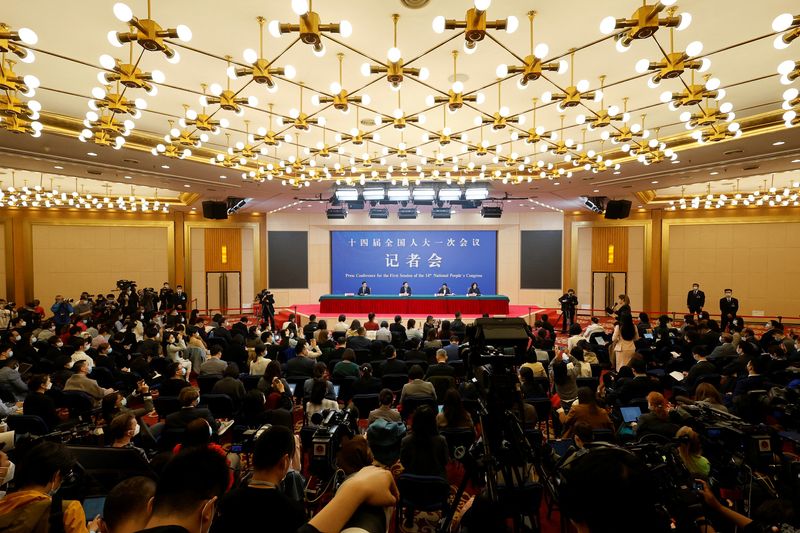 © Reuters. Journalists attend a news conference by Chinese Foreign Minister Qin Gang on the sidelines of the National People's Congress (NPC) in Beijing, China March 7, 2023. REUTERS/Thomas Peter