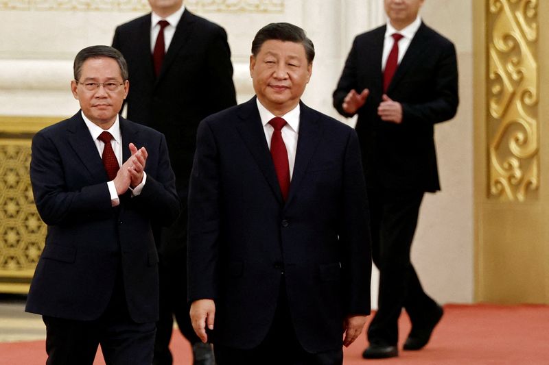 &copy; Reuters. FILE PHOTO: New Politburo Standing Committee members Xi Jinping and Li Qiang arrive to meet the media following the 20th National Congress of the Communist Party of China, at the Great Hall of the People in Beijing, China October 23, 2022. REUTERS/Tingshu