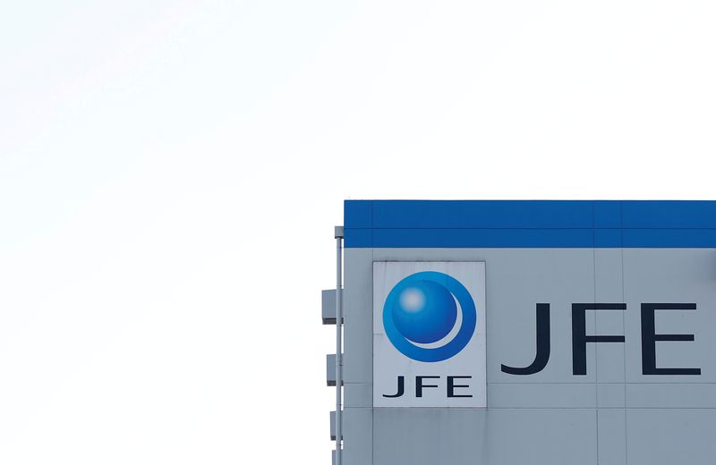 &copy; Reuters. 　３月７日、ＪＦＥホールディングスは、子会社ＪＦＥスチールが保有する川崎市内の土地をニトリに譲渡すると発表した。写真はＪＦＥホールディングスのロゴ。２０１３年１月、川崎市