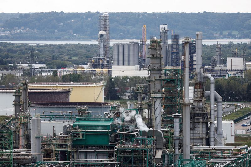 &copy; Reuters. Raffinerie de pétrole de TotalEnergies à Gonfreville-l'Orcher, France. /Photo prise le 5 octobre 2022/REUTERS/Benoit Tessier