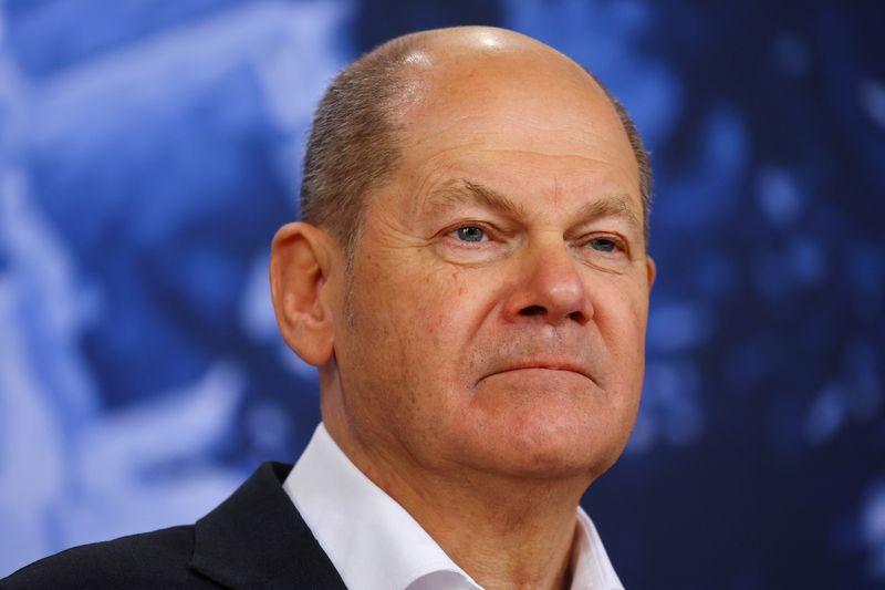 &copy; Reuters. FILE PHOTO: German Chancellor Olaf Scholz looks on during a news conference with Economy and Climate Minister Robert Habeck and Finance Minister Christian Lindner after a closed German cabinet meeting at the government's guest house in Schloss Meseberg, n