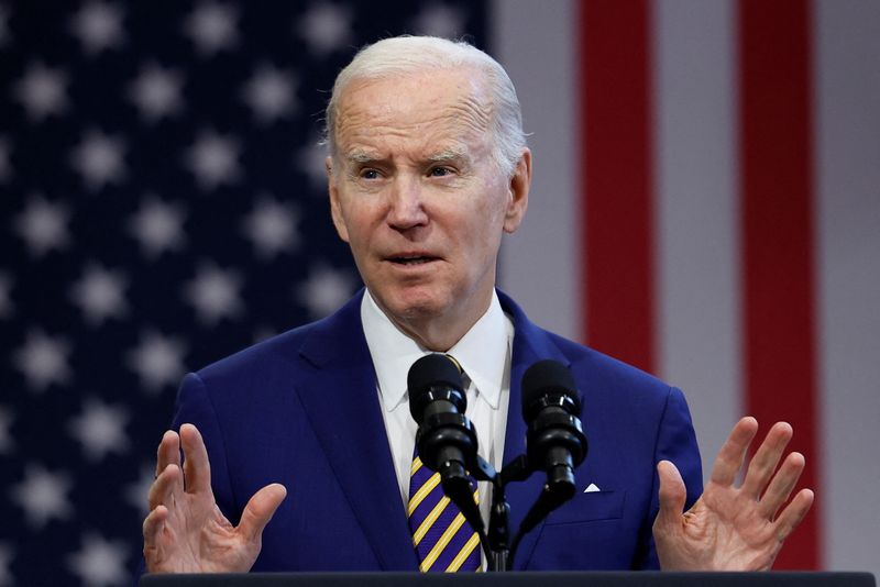 &copy; Reuters. El presidente de EE.UU., Joe Biden, pronuncia un discurso sobre la economía en el IBEW Local 26 en Lanham, Maryland, EE.UU., 15 de febrero de 2023. REUTERS/Evelyn Hockstein