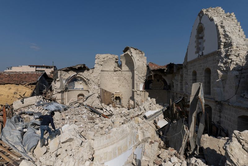 &copy; Reuters. Vista de destroços de local atingido por terremoto, em Antáquia, Turquia
16/02/2023
REUTERS/Maxim Shemetov