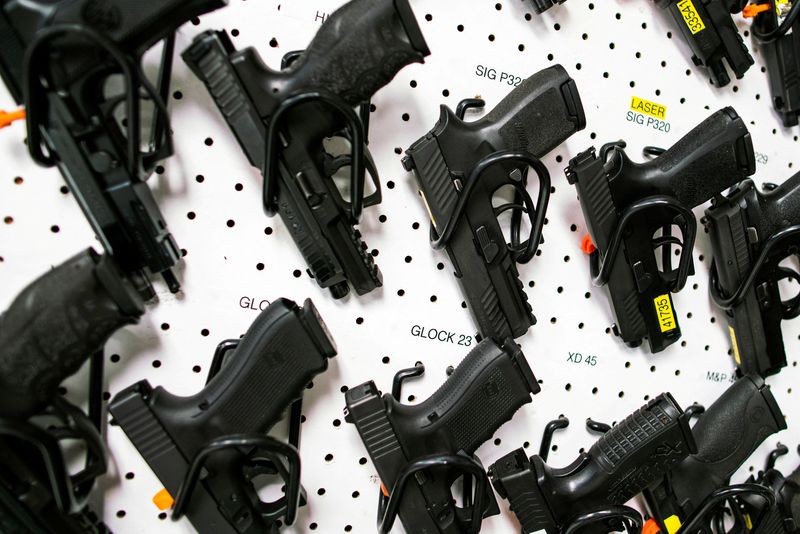 &copy; Reuters. FILE PHOTO: Guns are displayed at Shore Shot Pistol Range gun shop in Lakewood Township, New Jersey, U.S. March 19, 2020. REUTERS/Eduardo Munoz