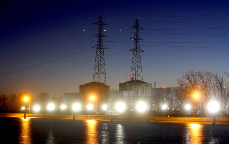 &copy; Reuters. FILE PHOTO: A night view shows France's oldest nuclear power plant and the Grand Canal d'Alsace near the eastern French village of Fessenheim, France February 20, 2020.  REUTERS/Arnd Wiegmann/File Photo