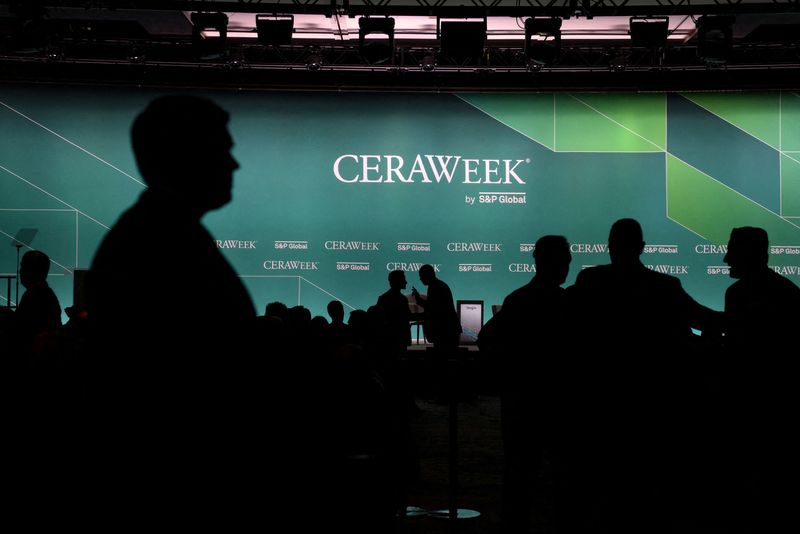 &copy; Reuters. FILE PHOTO: A crowd gathers ahead of a speech of United Arab Emirates Minister of Industry and Advanced Technology Sultan Al Jaber during the CERAWeek energy conference 2023 in Houston, Texas, U.S. March 6, 2023.  REUTERS/Callaghan O'Hare/File Photo