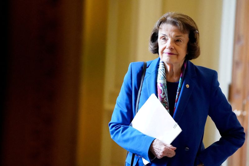 &copy; Reuters. FILE PHOTO: U.S. Senator Dianne Feinstein (D-CA) leaves the Senate Democrats weekly policy lunch at the U.S. Capitol in Washington, U.S., July 20, 2021. REUTERS/Elizabeth Frantz