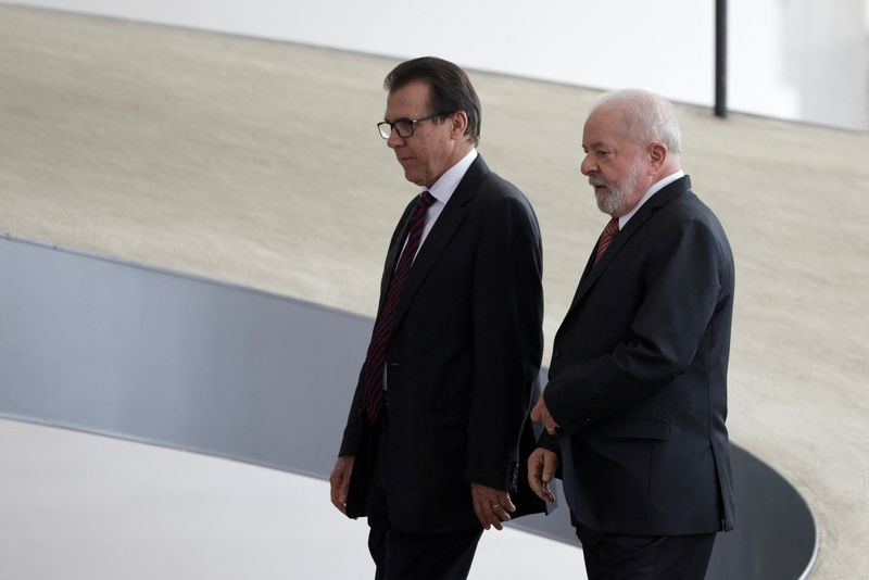 &copy; Reuters. Ministro do Trabalho, Luiz Marinho, e presidente Luiz Inácio Lula da Silva em Brasília
18/01/2023
REUTERS/Adriano Machado