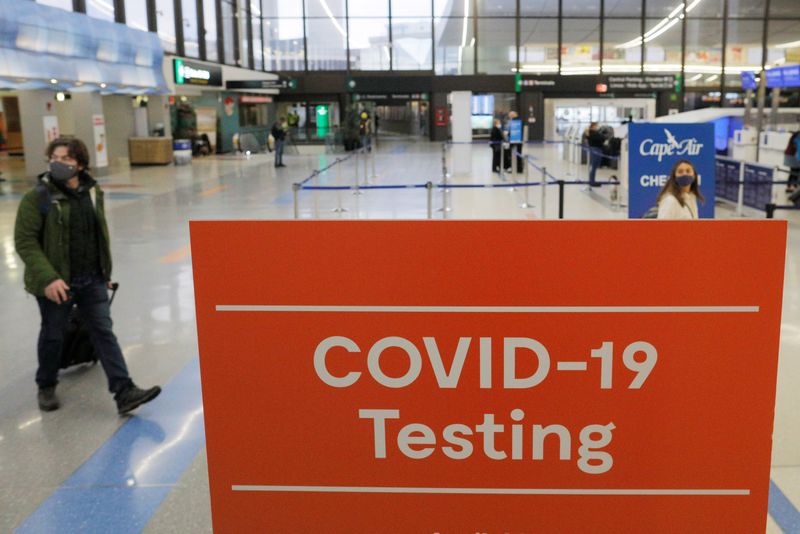 &copy; Reuters. FILE PHOTO: A sign advertises coronavirus disease (COVID-19) testing ahead of the Thanksgiving holiday at Logan International Airport in Boston, Massachusetts, U.S., November 22, 2021. REUTERS/Brian Snyder