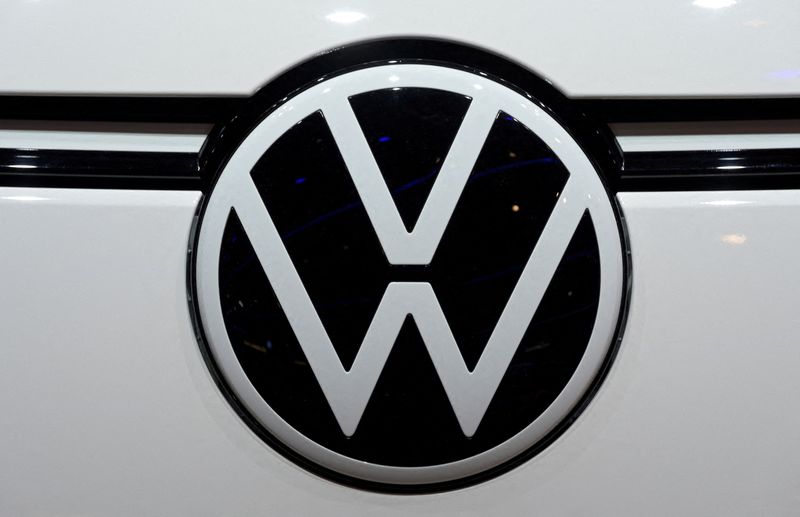 &copy; Reuters. FILE PHOTO: The logo of carmaker Volkswagen Commercial Vehicles is pictured at the IAA Transportation fair, which opened its doors to the public on September 20, 2022, in Hanover, Germany, September 19, 2022. REUTERS/Fabian Bimmer