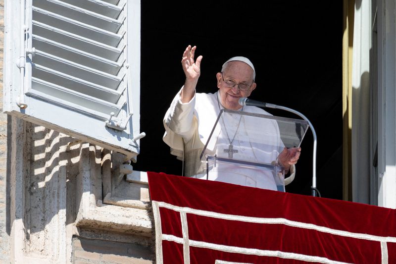 &copy; Reuters. FILE PHOTO: Pope Francis leads the Angelus prayer at the Vatican, March 5, 2023. Vatican Media/Handout via REUTERS 