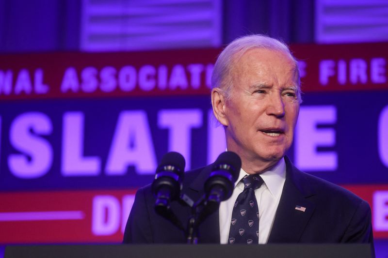 © Reuters. U.S. President Joe Biden addresses the International Association of Fire Fighters' (IAFF) 2023  Legislative Conference in Washington, U.S., March 6, 2023. REUTERS/Leah Millis