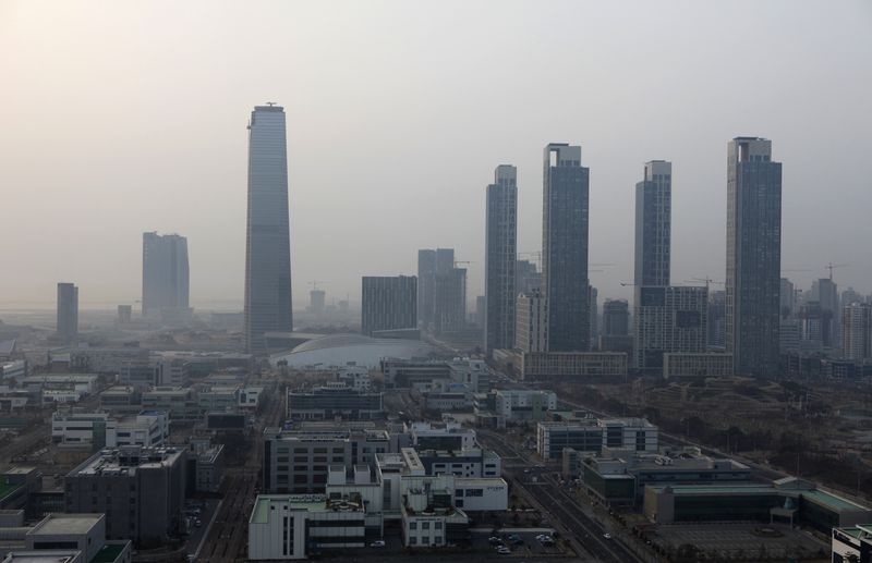 &copy; Reuters. FILE PHOTO: The Songdo International Business District in Incheon, west of Seoul, is seen in this aerial photo, February 23, 2010. REUTERS/Lee Jae-Won 