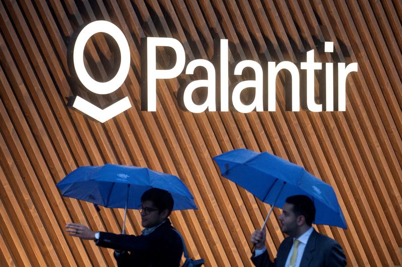 &copy; Reuters. FILE PHOTO: The logo of U.S. software company Palantir Technologies is seen in Davos, Switzerland, May 22, 2022. Picture taken May 22, 2022.   REUTERS/Arnd Wiegmann/File Photo