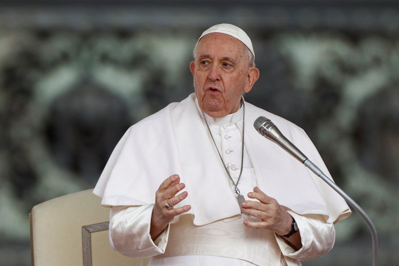 &copy; Reuters. El papa Francisco celebra la audiencia general semanal en la Plaza de San Pedro del Vaticano. 8 de marzo, 2023. REUTERS/Guglielmo Mangiapane