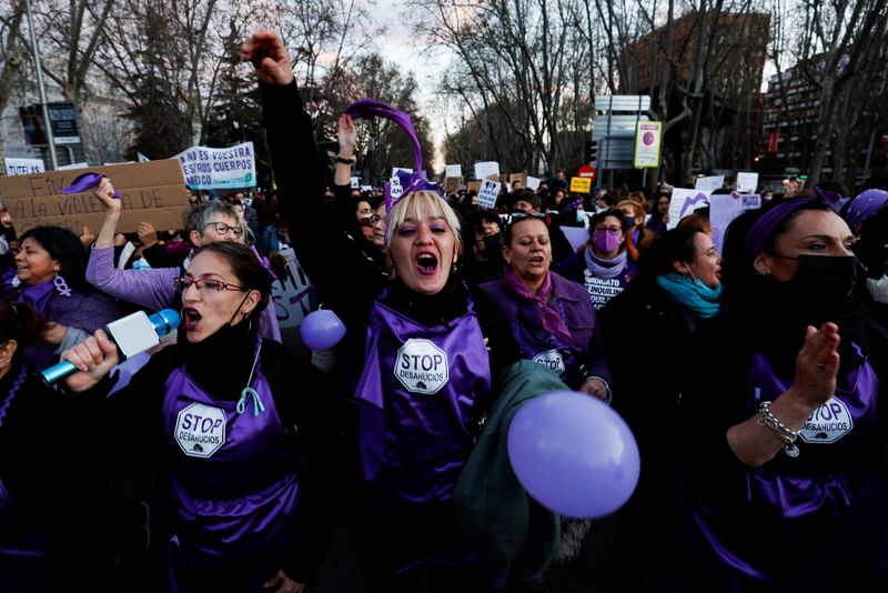 © Reuters. Women take part in a protest to mark International Women's Day in Madrid, Spain, March 8, 2022. REUTERS/Susana Vera