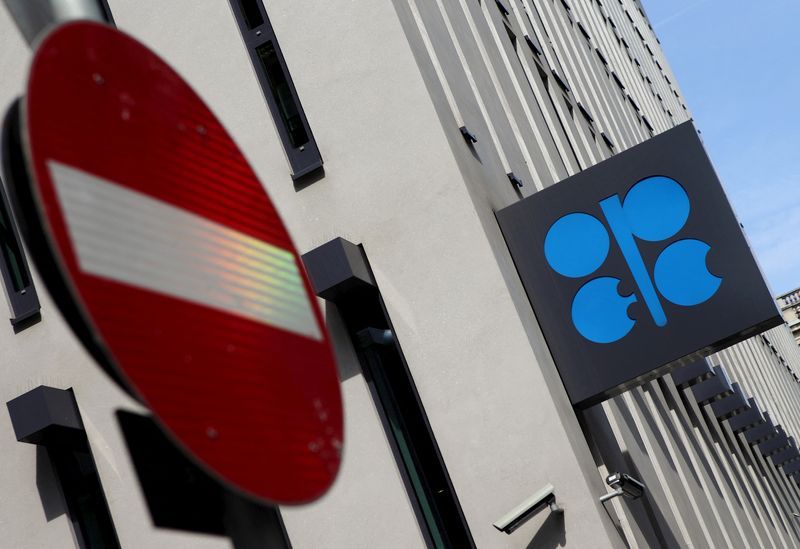 &copy; Reuters. FILE PHOTO: The logo of the Organization of the Petroleum Exporting Countries (OPEC) is pictured at its headquarters in Vienna, Austria, August 21, 2015.. REUTERS/Heinz-Peter Bader