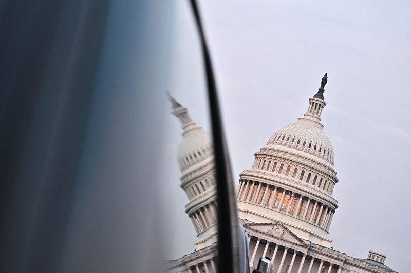 © Reuters. FILE PHOTO: The dome of the U.S. Capitol building is reflected in a car window, on the morning of the first day of the 118th Congress in Washington, DC, U.S., January 3, 2023. REUTERS/Jon Cherry