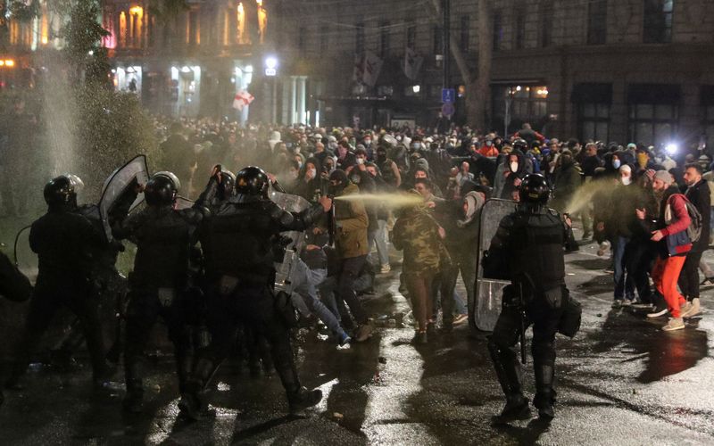 © Reuters. Police use tear gas to disperse protesters during a rally against a draft law on 