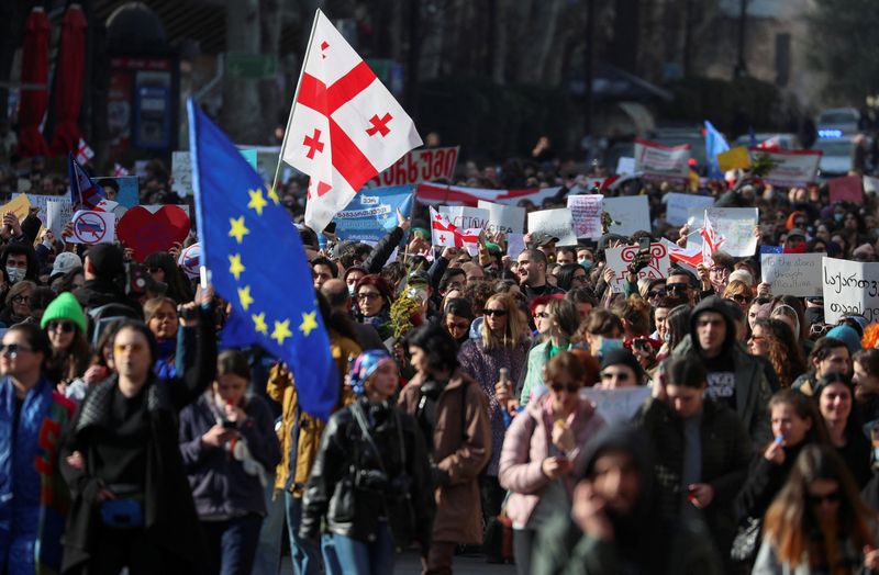 &copy; Reuters. Participants march during a protest against a draft law on "foreign agents", which critics say represents an authoritarian shift and could hurt Georgia's bid to join the European Union, in Tbilisi, Georgia, March 8, 2023. REUTERS/Irakli Gedenidze