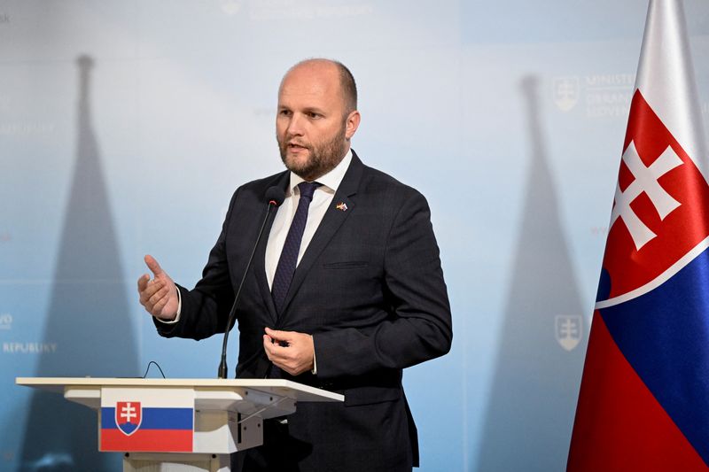 Slovenský minister obrany povedal, že teraz je čas rozhodnúť o vyslaní MiGov-29 na Ukrajinu