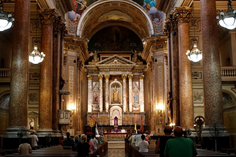 &copy; Reuters. Catholic faithfuls pray during a mass at the Basilica San Jose de Flores, where Pope Francis used to attend in his childhood, in Buenos Aires, Argentina March 6, 2023. REUTERS/Agustin Marcarian