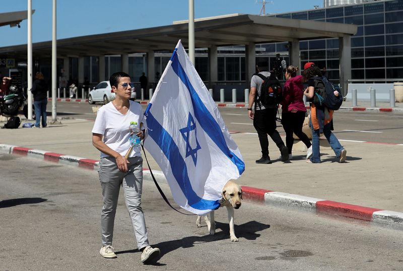 Israël: Manifestation contre Netanyahu à l'aéroport de Tel Aviv