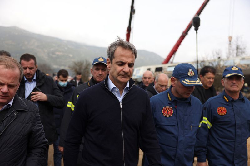 &copy; Reuters. Premiê grego, Kyriakos Mitsotakis, visita local de acidente de trem, em Larissa, Grécia
01/03/2023
REUTERS/Alexandros Avramidis