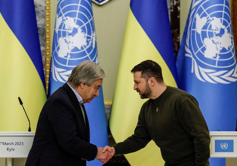 &copy; Reuters. FILE PHOTO: Ukraine's President Volodymyr Zelenskiy and U.N. Secretary-General Antonio Guterres shake hands after a joint news briefing, amid Russia's attack on Ukraine, in Kyiv, Ukraine March 8, 2023.  REUTERS/Alina Yarysh/File Photo