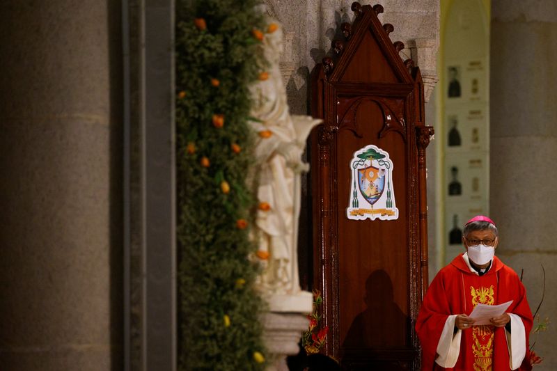 &copy; Reuters. Ordenação episcopal do bispo Stephen Chow em Hong Kong
04/12/2021
REUTERS/Tyrone Siu