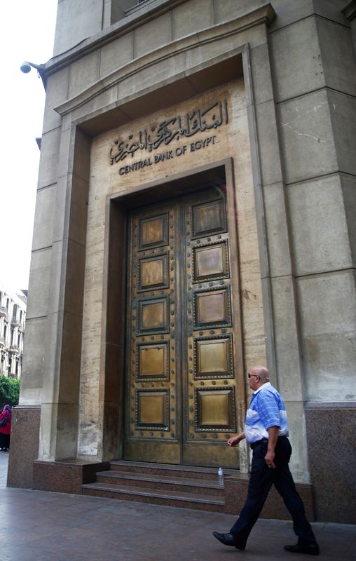 &copy; Reuters. مقر للبنك المركزي في وسط القاهرة - صورة من أرشيف رويترز. 