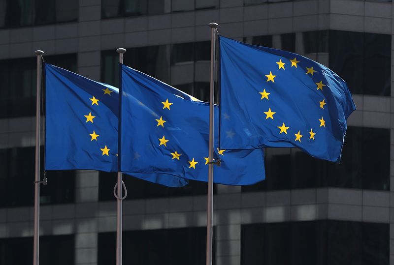 &copy; Reuters. Des drapeaux de l'Union européenne flottent devant le siège de la Commission à Bruxelles, en Belgique, le 10 avril 2019. /REUTERS/Yves Herman