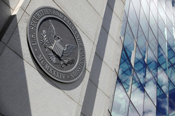 &copy; Reuters. FILE PHOTO: The seal of the U.S. Securities and Exchange Commission (SEC) is seen at their  headquarters in Washington, D.C., U.S., May 12, 2021. Picture taken May 12, 2021. REUTERS/Andrew Kelly/File Photo