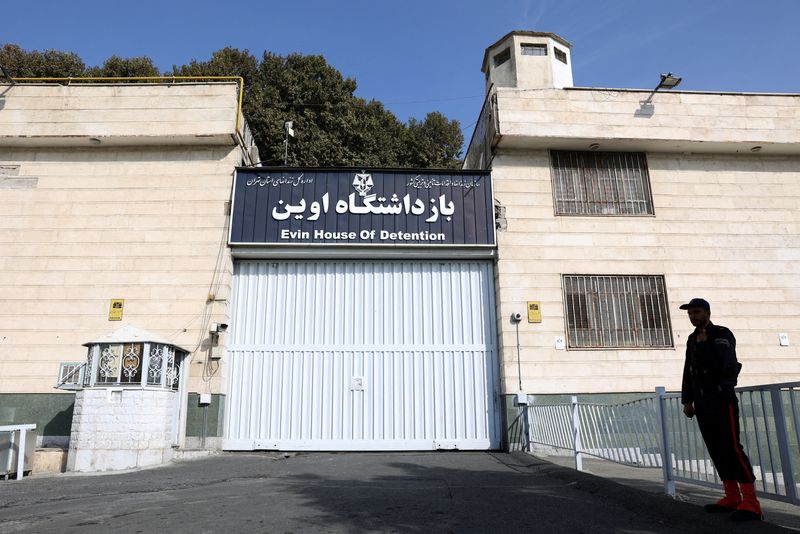 &copy; Reuters. منظر لمدخل سجن إيفين في طهران التقط يوم 17 أكتوبر تشرين الأول 2022 في صورة لرويترز من وكالة غرب آسيا للأنباء (وانا).